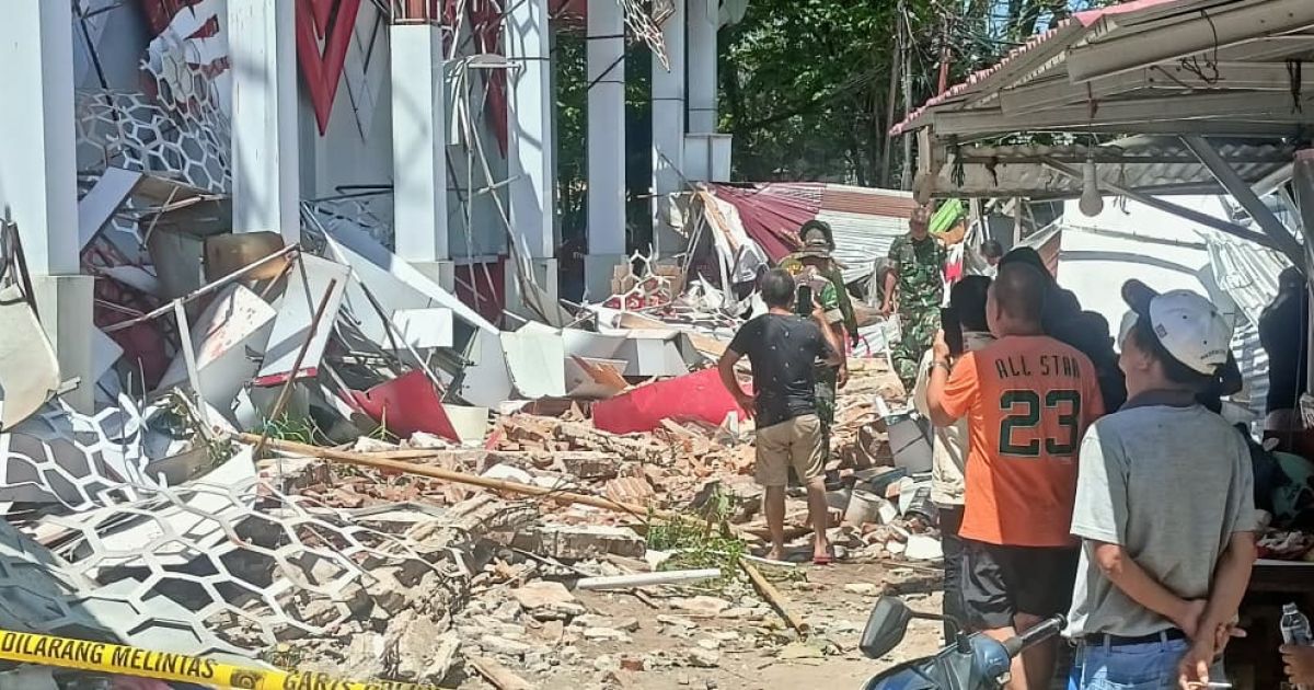 A building collapsed in North Sulawesi capital of Manado due to a magnitude 7.6 earthquake on Thursday, 2 April 2026 (Photo/ SAR Manado Office)